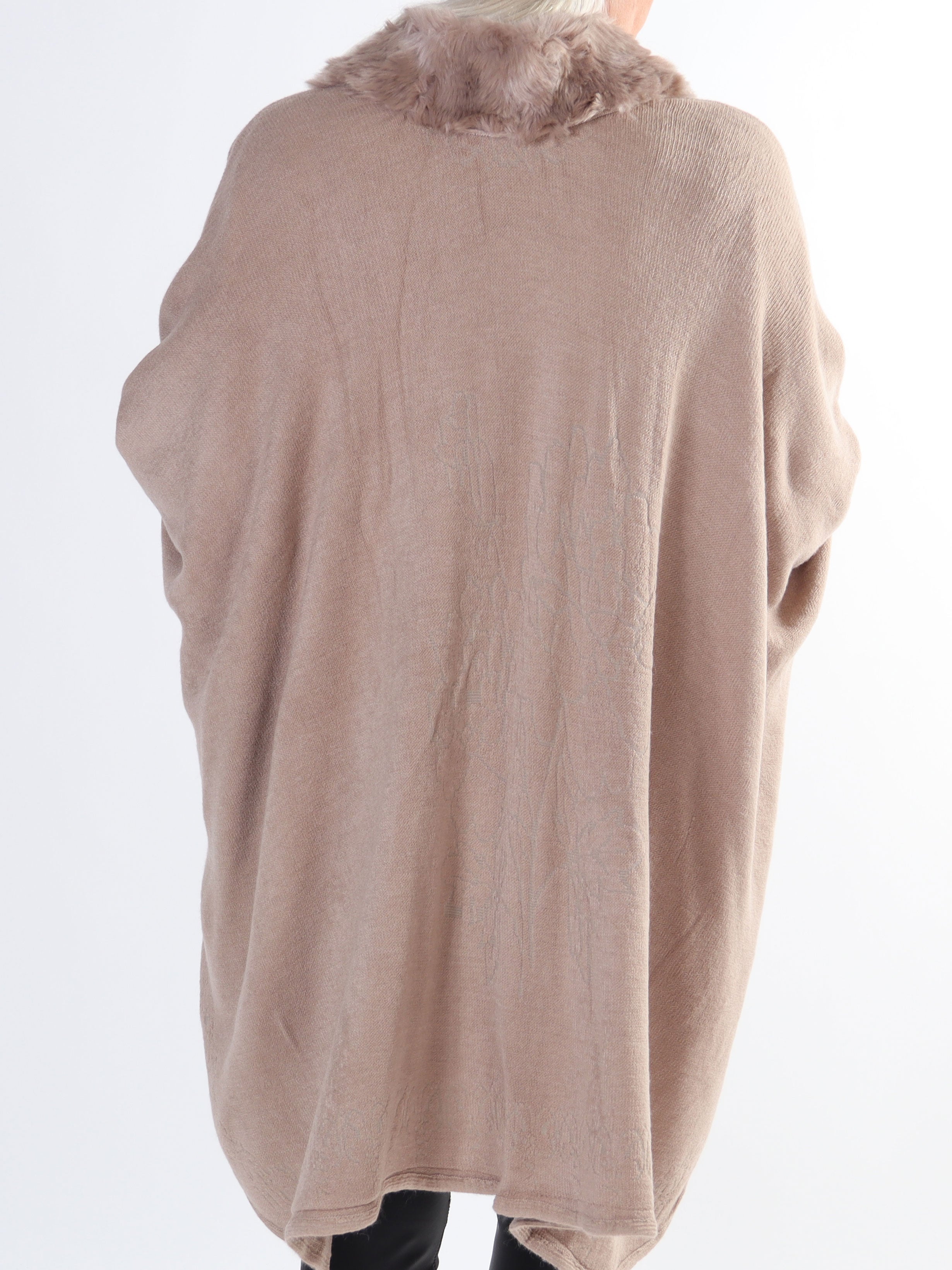 Manon - Plus size poncho med faux fur kant